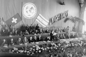 1948년 8월, 스위스 몽트뢰에서 열린 세계 유대인 회의 본회의에서 연설하는 스티븐 와이즈