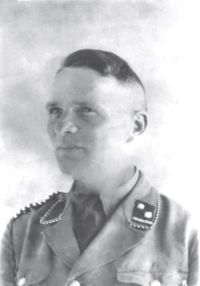 다하우 강제 수용소에서 연락 지도자로 있던 시절의 친위대 상급 상사 회스