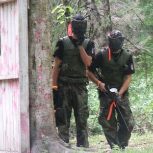 우즈볼 장비를 갖춘 선수들