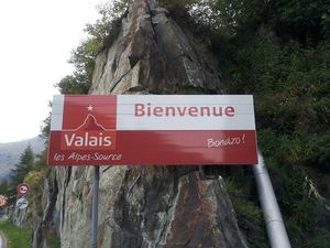 비앙브뉘}}<i>가 함께 적혀있다(2013년 사진).