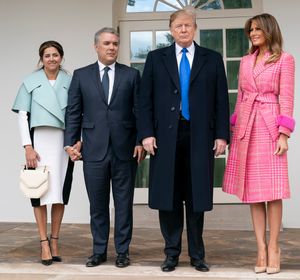 2019년 미국 대통령 도널드 트럼프와 영부인 멜라니아 트럼프와 함께 있는 두케와 부인 마리아 훌리아나 루이스 산도발