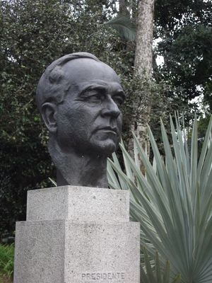 페트로폴리스의 제국 박물관 부지에 있는 바르가스 대통령 흉상