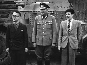 로베르 브라실라크, 자크 도리오, 클로드 젱테가 1943년 동부 전선에서 촬영한 사진