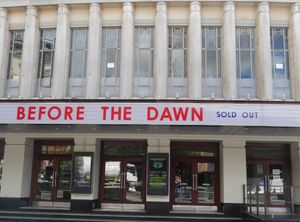 부시의 비포 더 던 2014년 런던 해머스미스 아폴로 콘서트는 15분 만에 매진되었다.