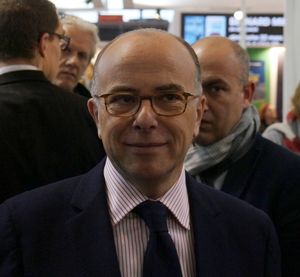 베르나르 카즈뇌브