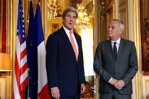 2016년 7월 30일 파리에서 미국의 국무장관 존 케리와 에로