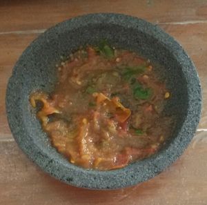 자바, 인도네시아에서 고추 1개만 들어간 신선한 토마토 삼발