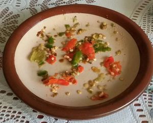 uyah-lombok 삼발 (문자 그대로 소금-고추)