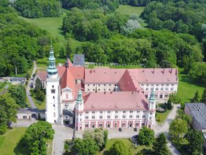 헨리쿠프 치스테르 수도원 단지.