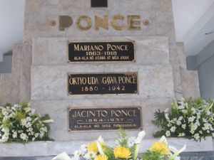 폰세 가족 묘소에 있는 폰세의 무덤
