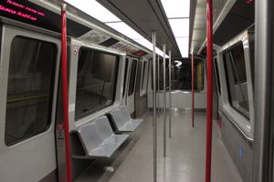 시애틀-타코마 국제공항의 SEA 언더그라운드 내부. 1969년에 개통되었으며, 세계 최초의 자동 수송 시스템 중 하나였다.