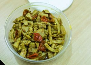 네팔의 Dalle Khursani(둥근 고추)와 Tama(발효 대나무 죽순)로 만든 아차르