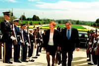 2002년 타르야 할로넨과 폴 울포위츠