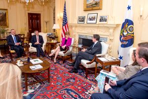 스코틀랜드 국민당은 대서양주의와 함께 NATO를 지지하고 있다.