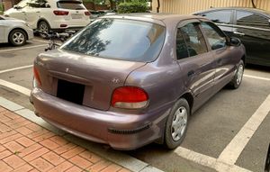 현대 뉴 엑센트 (4도어) 후측면