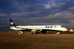 비라코푸스 공항은 아줄 브라질 항공의 허브 공항이다