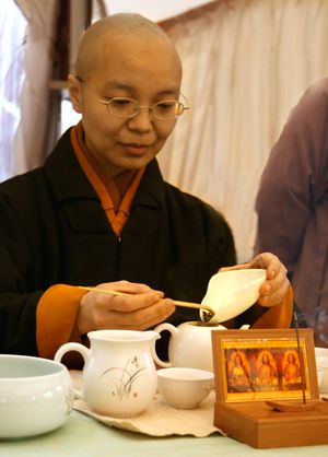 비구니 완전계는 법장부 계통에서 흔하다. 석가탄신일, 대만