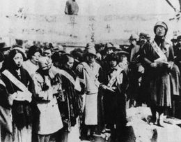 1929년 3월 15일, 여성 참정권을 요구하는 집회 "도쿄 시정 정화 데이"가 열렸다. 집회에 참가하는 부선 획득 동맹의 멤버들.