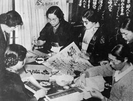 제1회 부선 데이를 위한 포스터를 제작하는 야마타카 시게리, 이치카와 후사에 등(1932년)