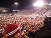 2004년 애플컵 승리 후 축하하는 쿠거스 팬들