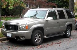 캐딜락 에스컬레이드 (1세대) 정측면