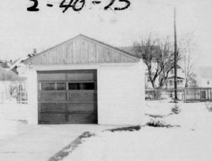 1955년경 오하이오주 톨레도에서 촬영된 단독 주택 차고