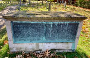 브래드스트리트의 묘는 세일럼에 있다.