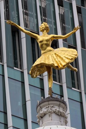 안나 파블로바의 복제품 동상