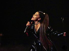 Dangerous Woman}} 투어 (2017년 2월)