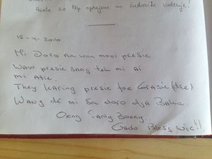 슬로베니아의 야외 박물관인 건초 보관소(Land of Hayracks) 방명록에 스라난 통고로 작성된 메시지 (2016년 4월)