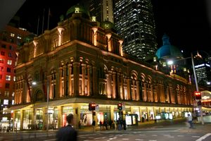 2005년 밤에 불이 켜진 건물