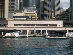 수상에서 바라본 서큘러 키와 서큘러 키 역