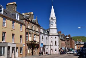 주요 거리, 캠벨타운 타운 홀이 보임