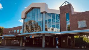 고스포드 기차역의 정문