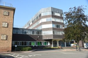 브로킹턴 빌딩은 사회과학 및 인문학부의 본부이다