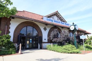 2021년 롱비치 롱아일랜드 철도역