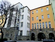 법학부 건물 입구