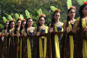 가자 마다 대학교 학생의 자바 전통 무용 공연