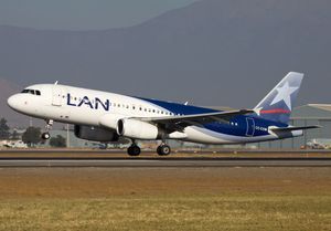 과거 도색의 LATAM 페루 에어버스 A320-200