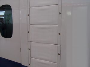 차량 연결부의 전주 다이어프램(2007년 5월 21일, 신오사카 역)