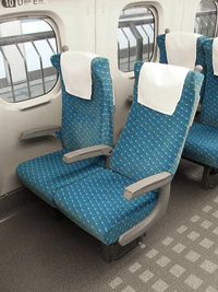 보통석(2007년 9월 30일, 도쿄역에서 촬영)