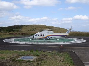 아오가시마의 헬리포트 상의 "도쿄 아일랜드 셔틀".