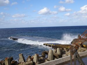 월파하는 산포항 부두