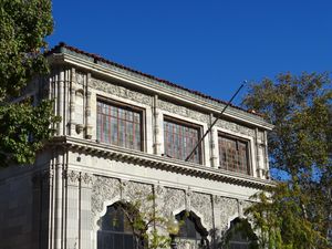 스페인 식민지 부흥 건축 양식의 헤리티지 빌딩