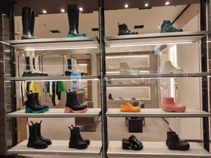 보테가 베네타 매장 디스플레이