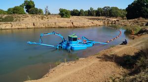 수집 후, 재료는 튜브를 통해 해안으로 운송될 수 있다.