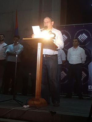 파시냔, 2016년 9월 10일 자유 광장에서 열린 시민 계약 집회에서 총리 후보 지명 발표