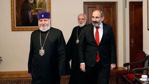 파시냔과 가레킨 2세, 2018년 12월