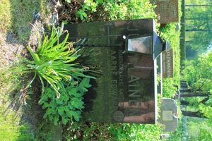 아르네 유틸라이넨의 묘, 헬싱키 말미 묘지