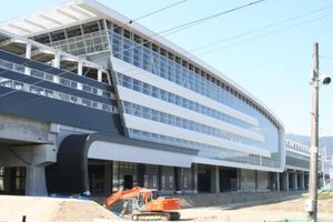 2010년 3월 21일 동쪽 출입구에서 공사 중인 신토스역